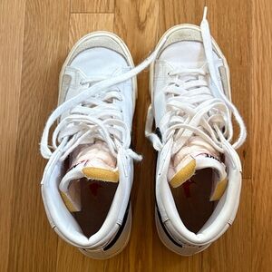 Nike White and Cream Athletic Shoes